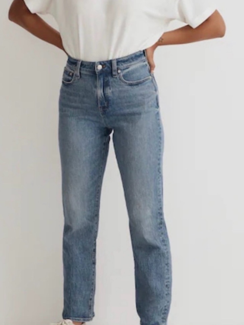 Madewell Curvy 90’s Straight High-Rise Straight Jeans in Light Blue